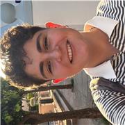 Profesora titulada en Educación Primaria,concretamente en Educación Física.